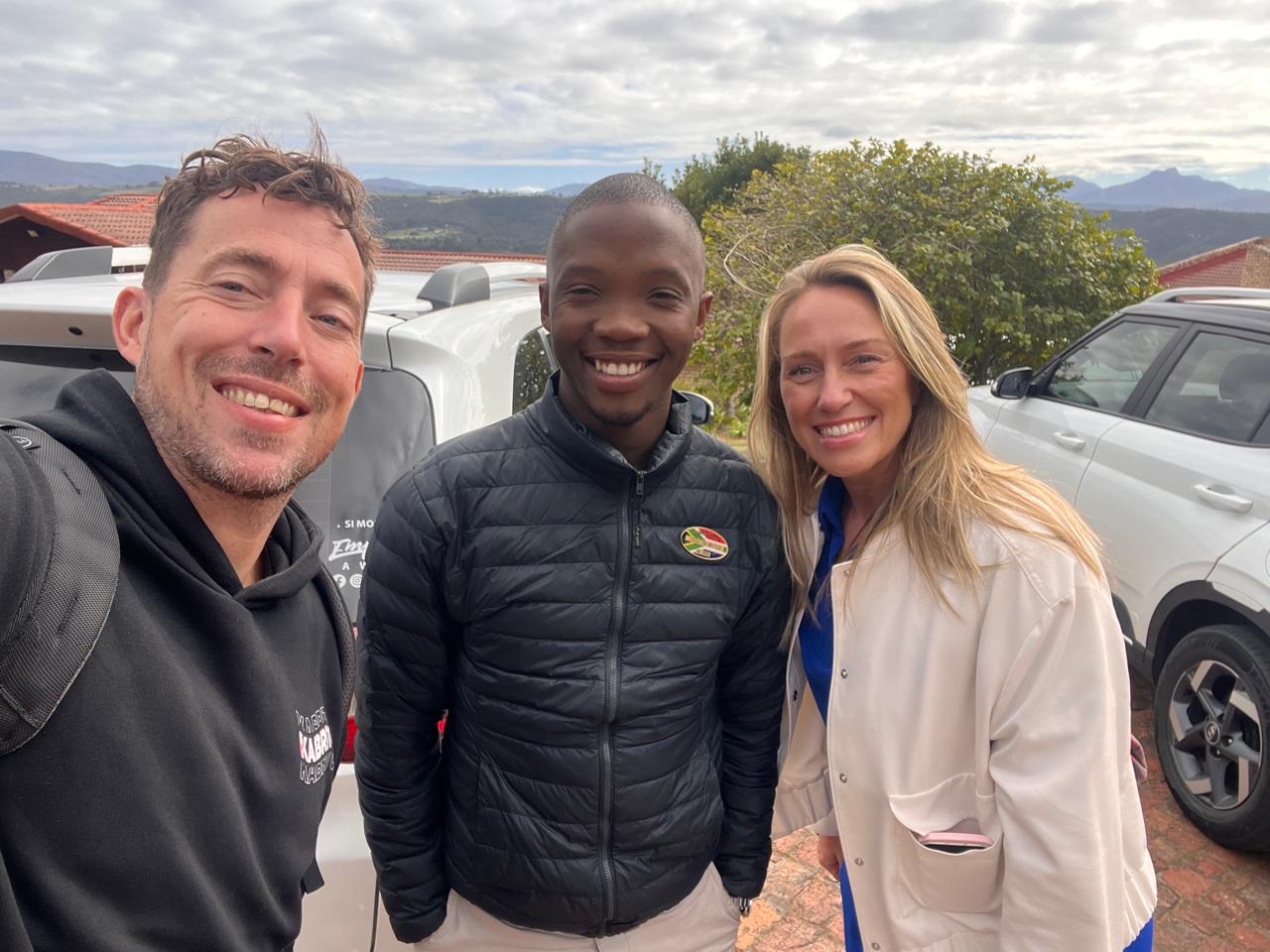 Guide and guests with mountains on a Garden Route road trip